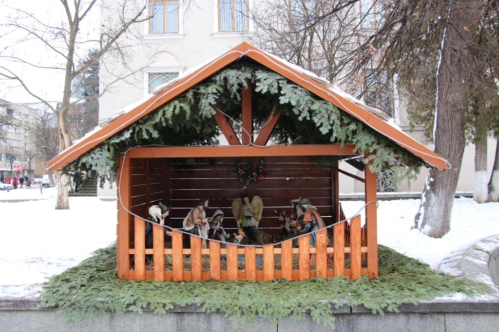 У Дрогобичі встановили Різдвяну шопку. ФОТО