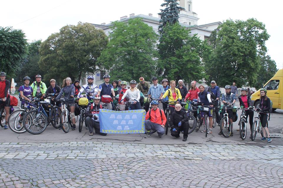 До Дрогобича завітали учасники Всеукраїнського велопробігу маршрутом «Вишиваний шлях». ФОТО