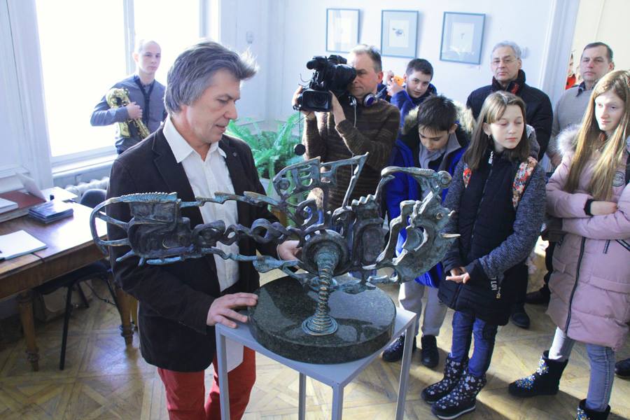 У Палаці мистецтв музею «Дрогобиччина» триває виставка «Вилучене з хаосу». ФОТО