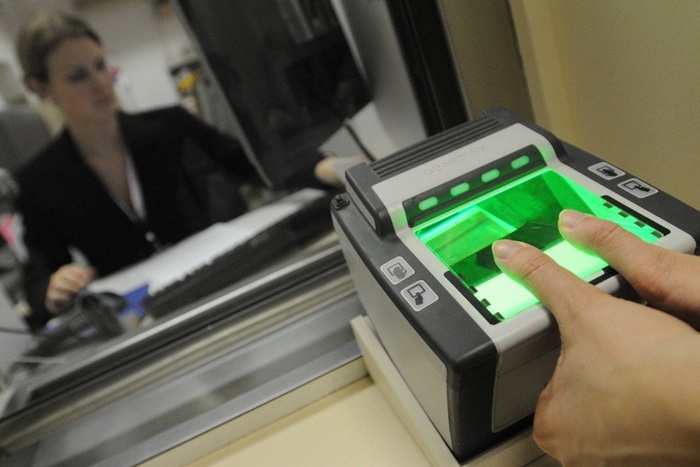 Закордонні та українські біометричні паспорти планують видавати у ЦНАПі