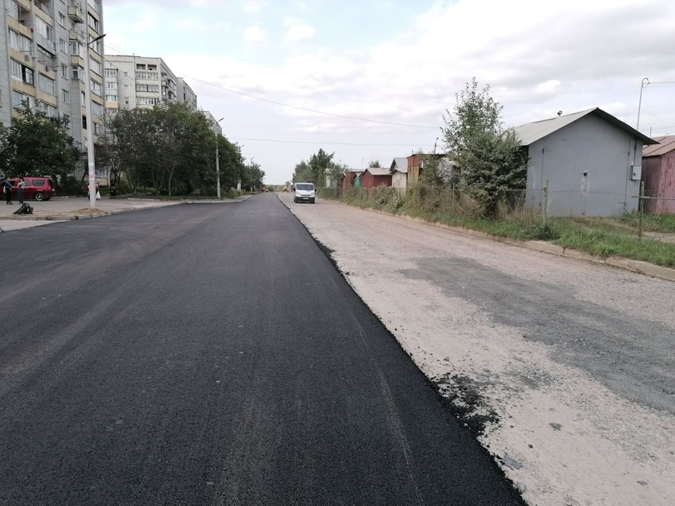 Вулиці Т.Шевченка та Є.Коновальця асфальтують, а на вул. Нагірній монтують освітлення, — ДМГ