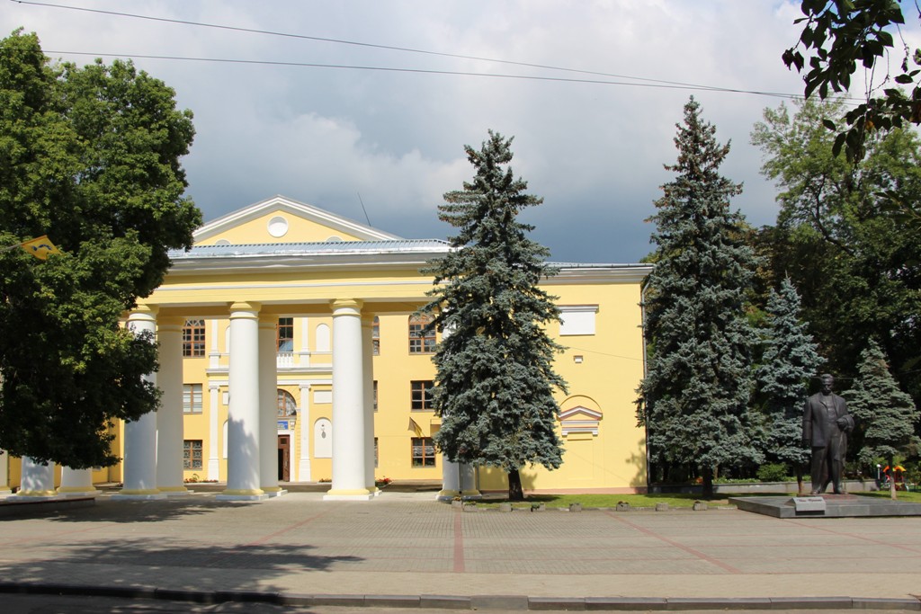 Сьогодні у Народному домі дасть концерт колектив Луганської обласної філармонії — гурт «БеZМеЖ»