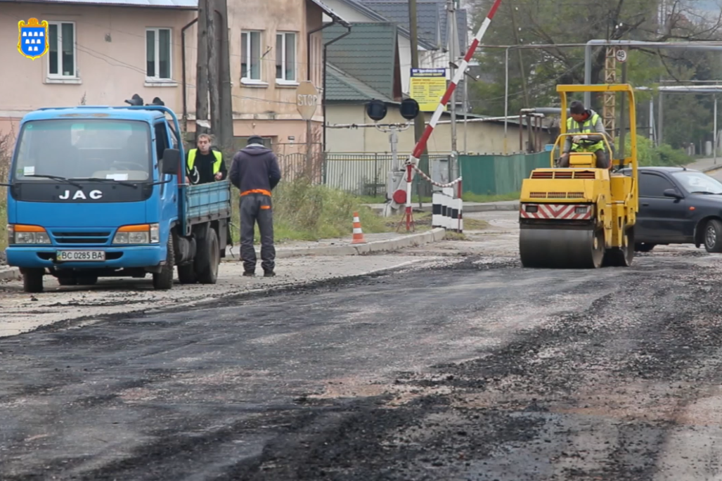 У найближчі дні планують завершити ремонт вулиці Бориславської. ВІДЕО