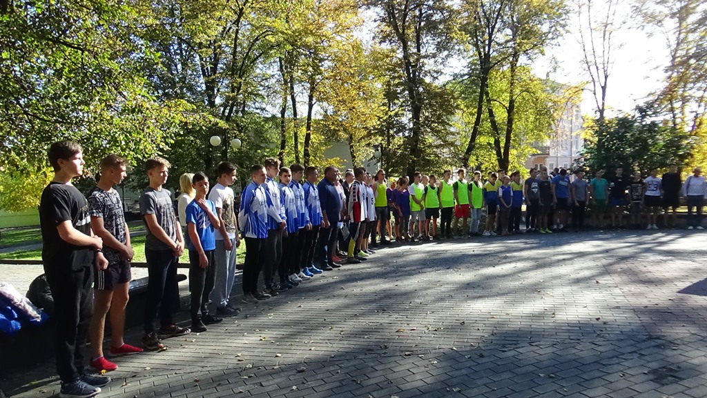 У Дрогобичі до Дня захисника України відбулася легкоатлетична естафета. ФОТО