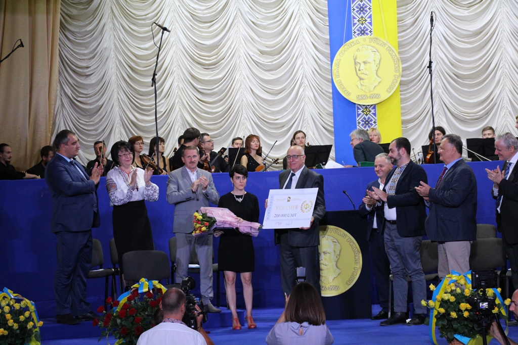 Дрогобицьких кікбоксерів-переможців Чемпіонату світу 2016 привітали у Ратуші. ФОТО