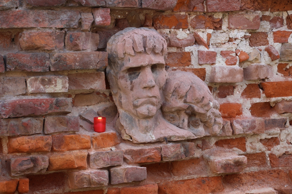 Дрогобич відзначив День пам`яті та примирення, вшанувавши пам`ять мільйонів жертв Другої світової війни. ФОТО. ВІДЕО