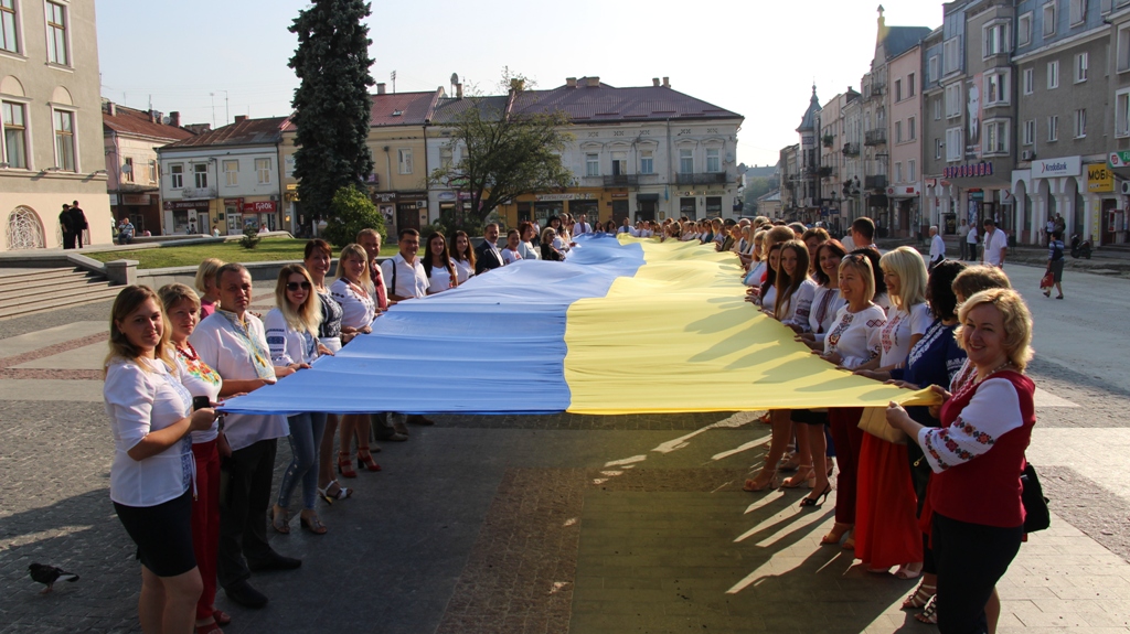 З нагоди Міжнародного дня захисту дітей юних обдарованих дрогобичан відзначили у Дрогобицькій міській раді. ФОТО