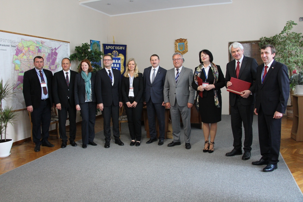 Під час прийому австрійських дипломатичних та громадських діячів міським головою Тарасом Кучмою відбулося підписання договору про співпрацю між університетами Дрогобича та Зальцбурга. ФОТО. ВІДЕО.