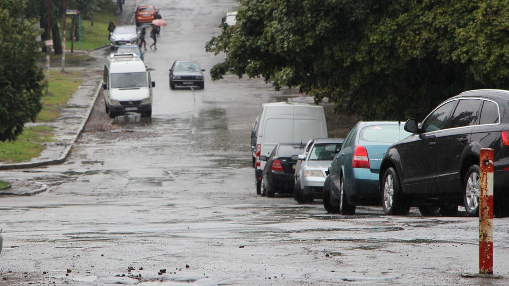 Часткова заміна каналізаційної мережі на вул. Бориславській мінімалізувала до 15 хвилин час затоплення проїжджої частини, спричиненого зливами