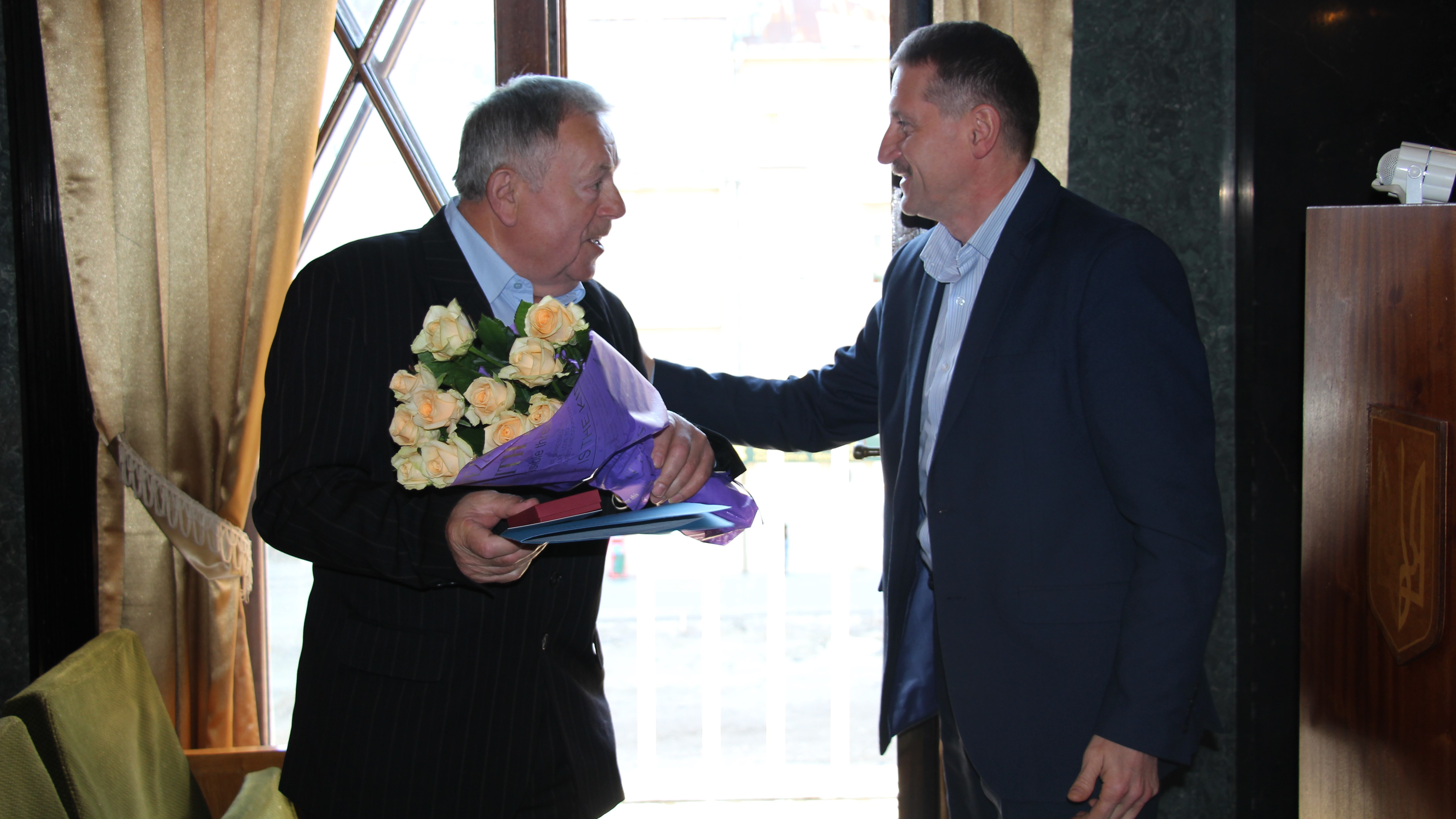 Міський голова Дрогобича Тарас Кучма нагородив Михайла Ваврина відзнакою «За заслуги перед містом»