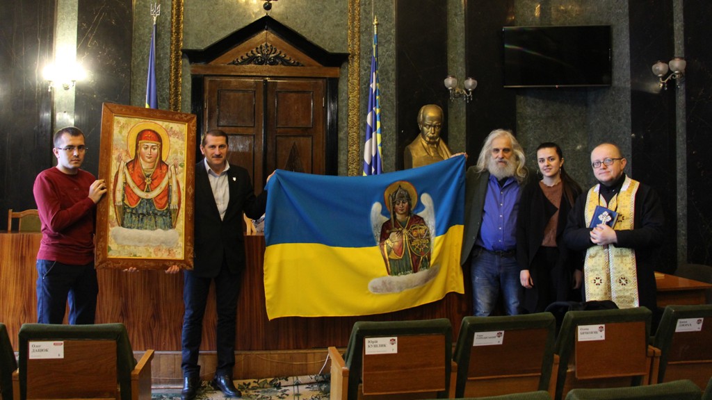 Ікону та українське знамено, розписані дрогобицьким художником Левом Скопом, передано для воїнів з міста-партнера Нова Каховка. ФОТО. ВІДЕО