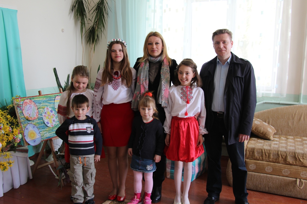 У Дрогобичі вихованцям дитячого будинку «Оранта» вручили передвеликодні подарунки
