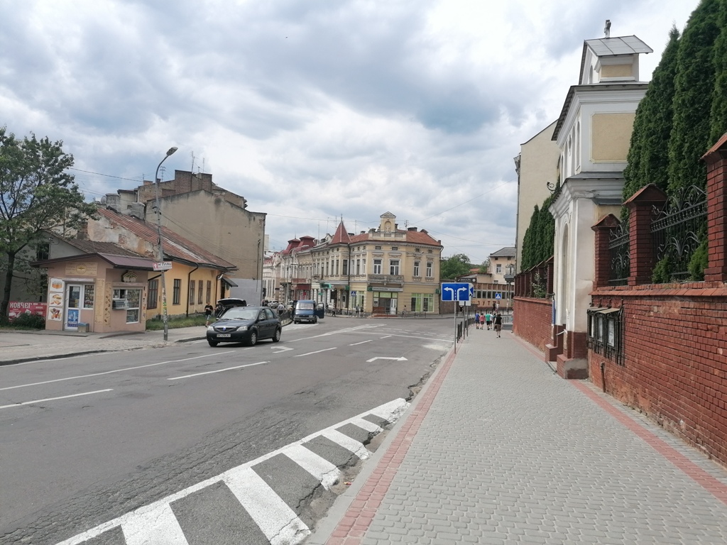 До кінця серпня у центральній частині Дрогобича облаштують ще 50 паркувальних місць для автомобілів, — ДМГ
