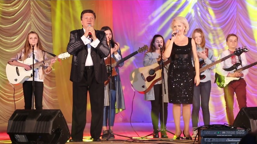 У Дрогобичі вихованці вокально-естрадної школи дуету «Ярослав-На» виступили з концертною програмою «Повертайся живим». ВІДЕО