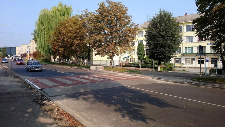 З наступного тижня у Дрогобичі планують розпочати ремонт тротуарів на вул. М.Грушевського. ВІДЕО