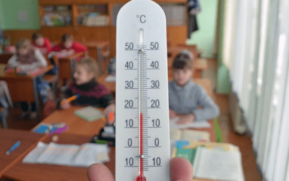 Холодно чи тепло дітям — вирішують адміністрації шкіл Дрогобича