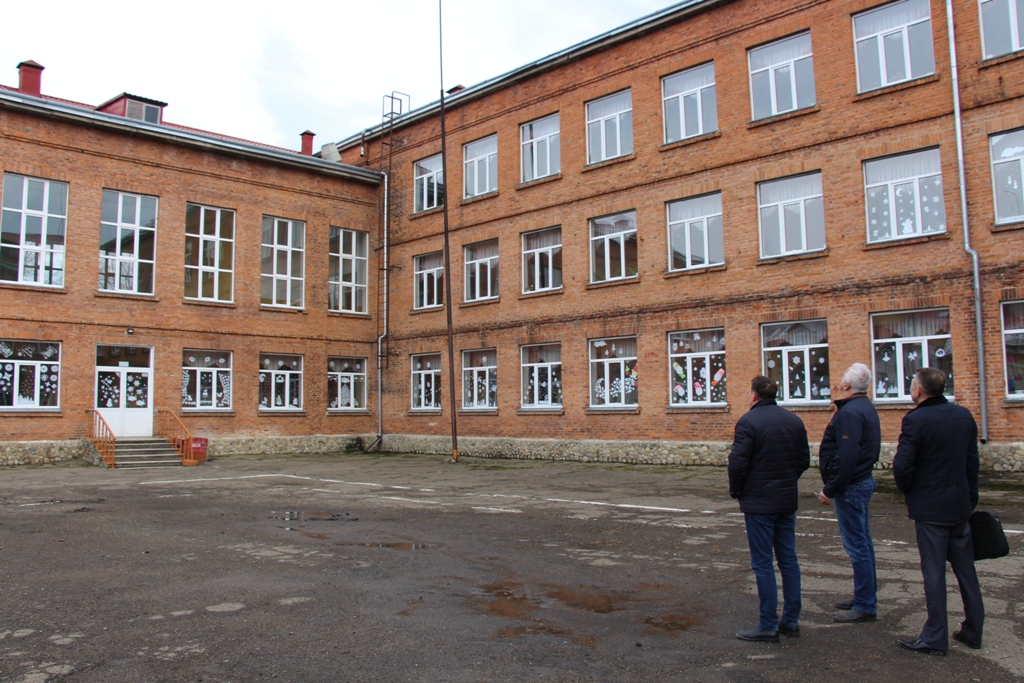 Пошкоджені вітром школи та дитячі садки Дрогобича відремонтували