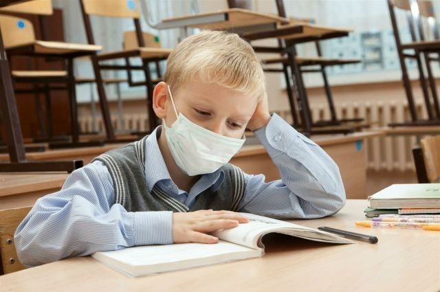 Через високий рівень захворюваності учнів школи Дрогобича та Стебника залишаються зачиненими