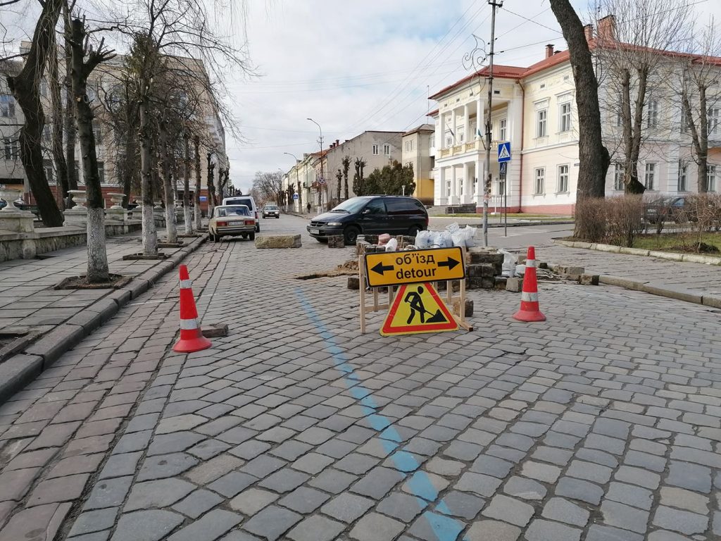 Облаштування системи паркування у центральній частині Дрогобича завершать вже до кінця березня