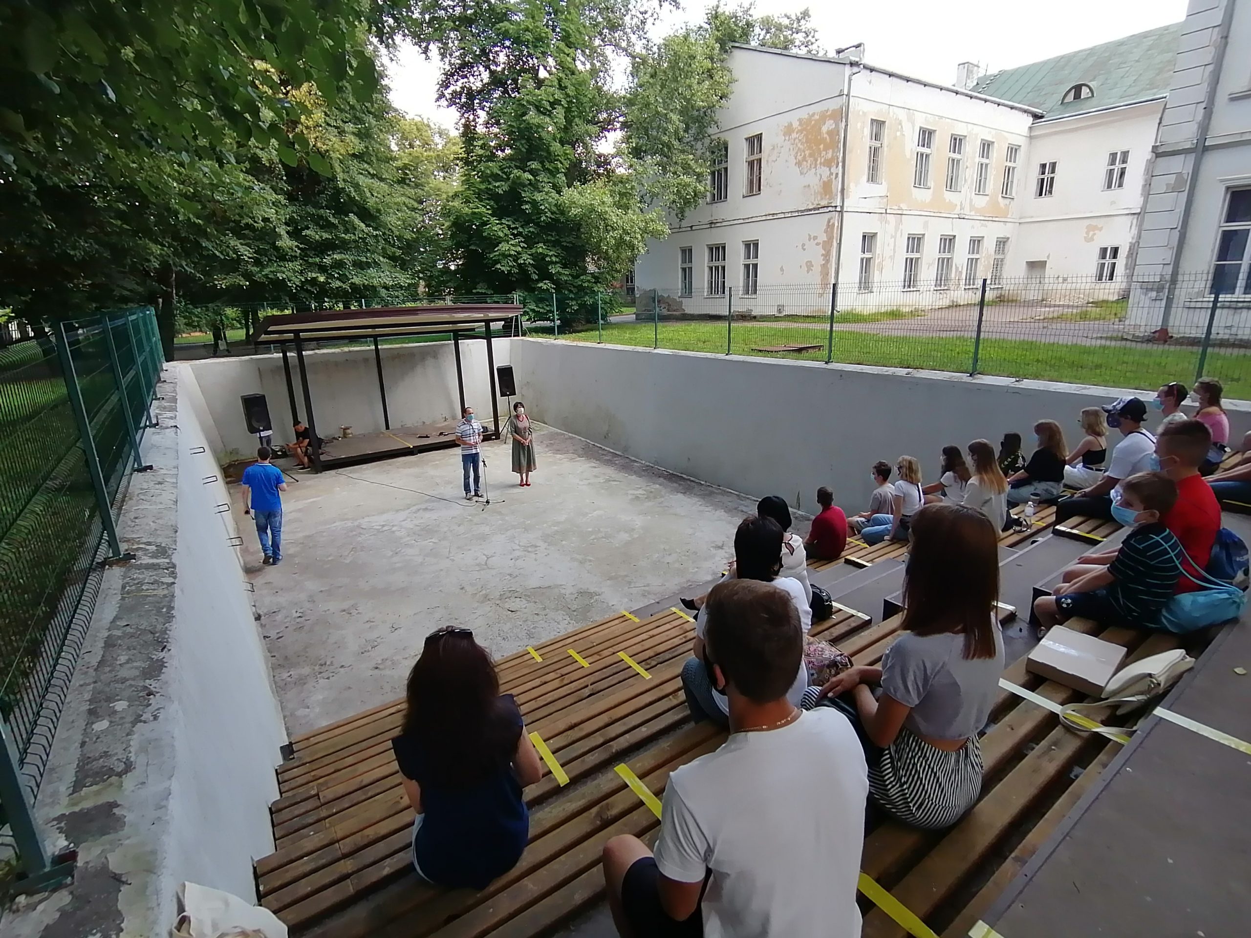 Нова відпочинкова зона для молоді: У Дрогобичі відкрили літній вуличний лекторій