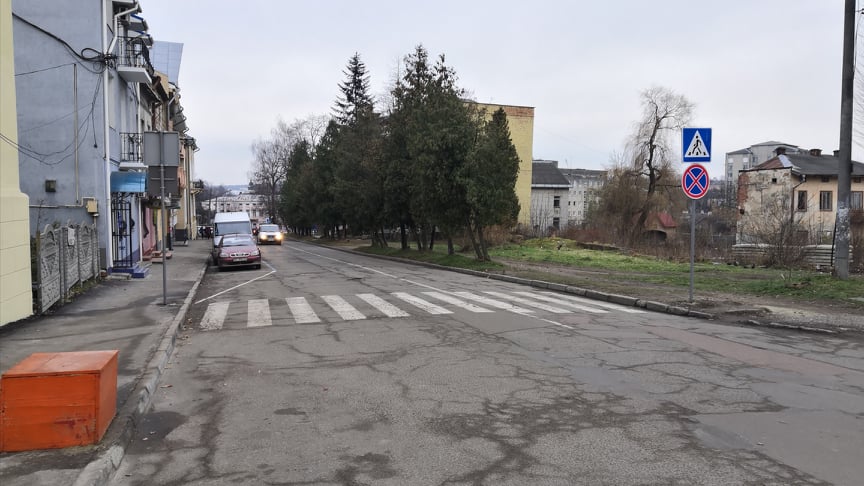 На вулиці Данила Галицького облаштують майданчик для паркування та нову зелену зону