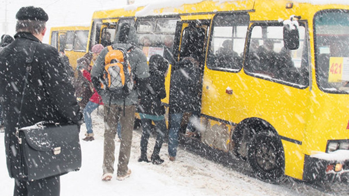 Снігопад став причиною перебоїв у роботі громадського транспорту