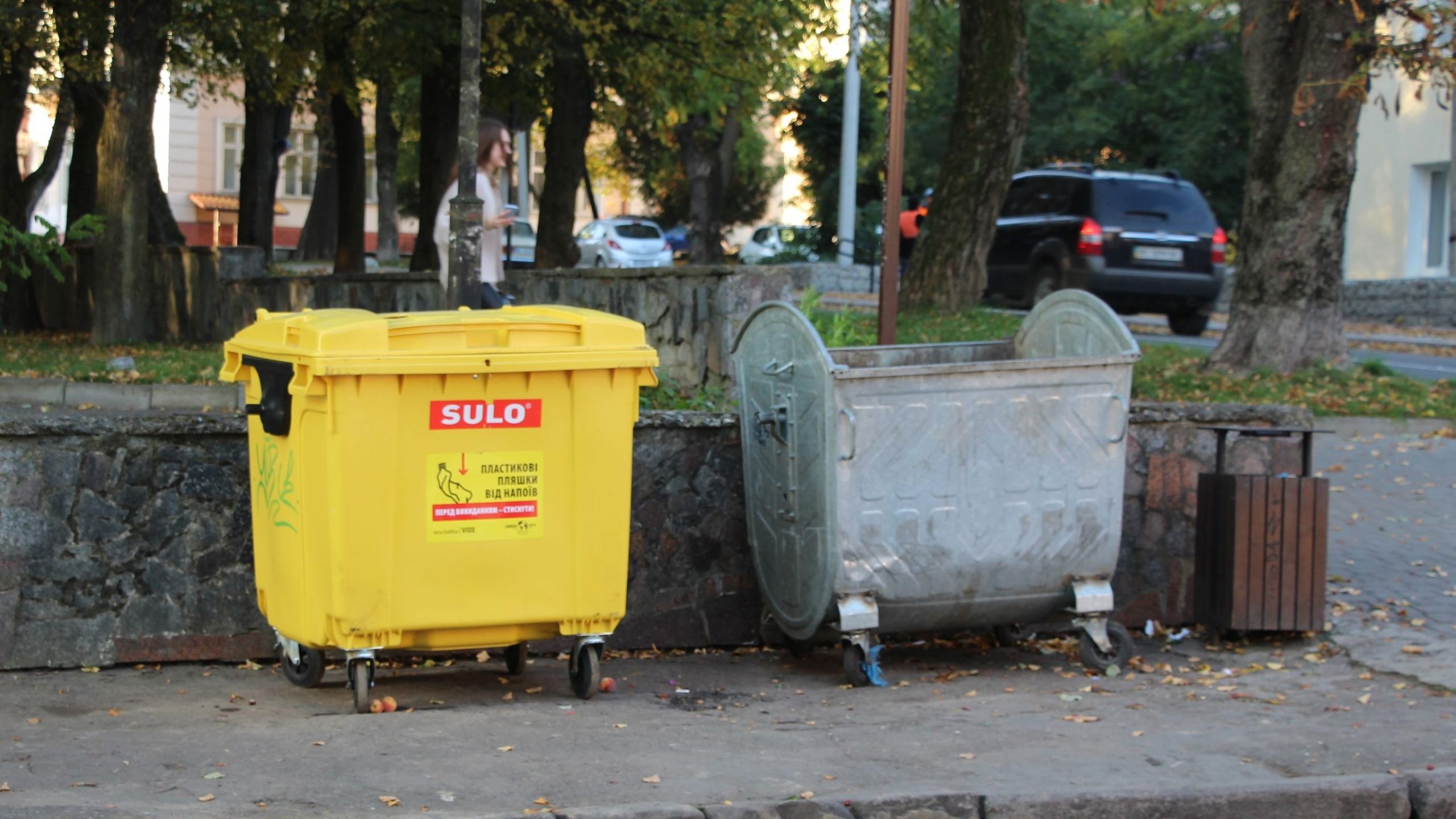 Сортуємо сміття! На вулицях міста розмістили п’ятдесят контейнерів для збору пластику