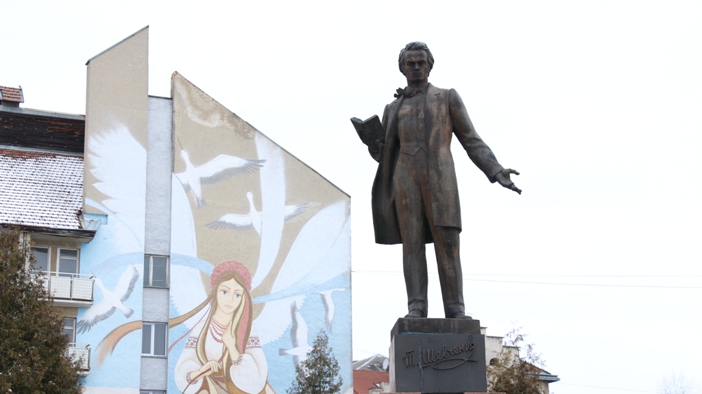 Безпека понад усе: пам’ятник Тараса Шевченка на час війни обкладуть мішками з піском