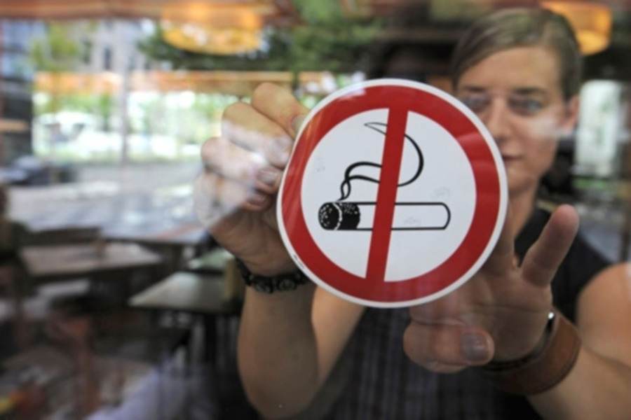 В Україні заборонили куріння електронних сигарет і кальянів у громадських місцях: перелік заборонених місць та штрафи