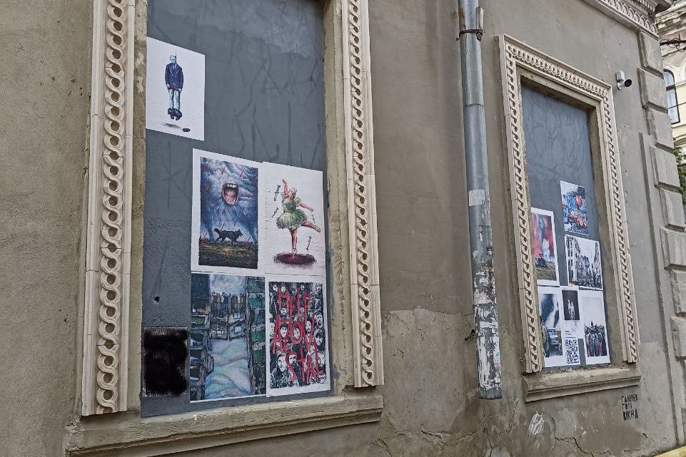 У Дрогобичі вандали пошкодили QR-код мистецького проекту «Голі вікна»