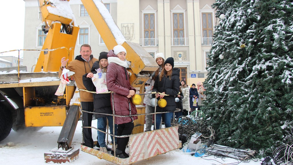 Цьогоріч ялинки на центральній площі не буде – Тарас Кучма підтримує позицію громади