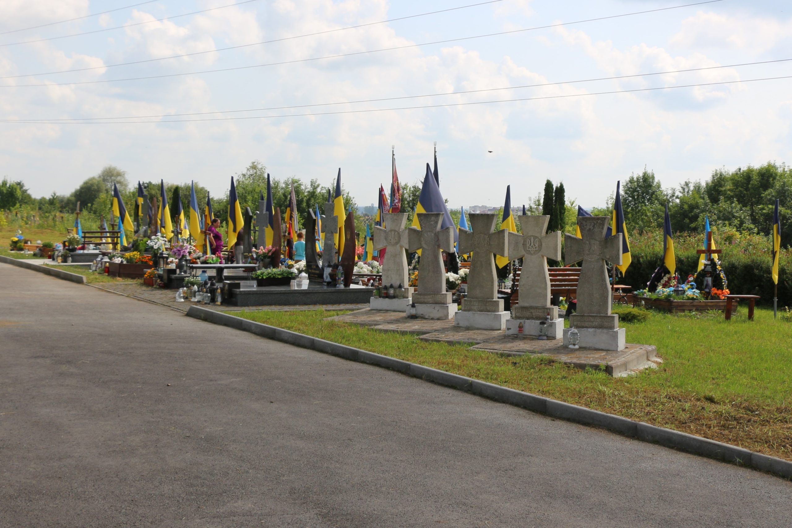 До першого жовтня на території Дрогобицької громади упорядкують могили Героїв