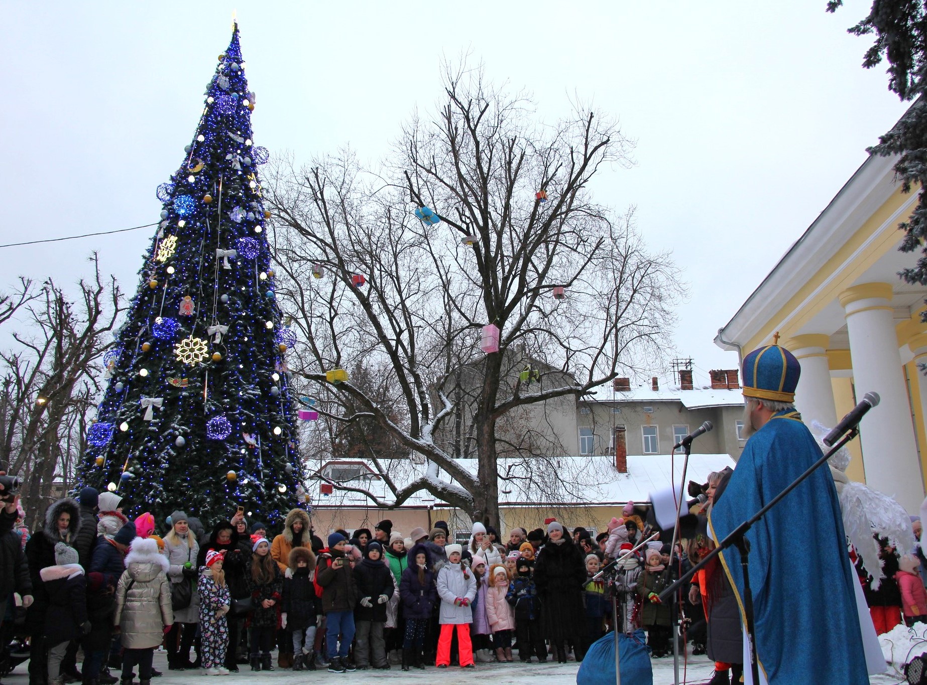 Нагороди воїнам, подяки волонтерам та подарунки дітям: як у Дрогобичі відзначать свято Миколая та День ЗСУ?