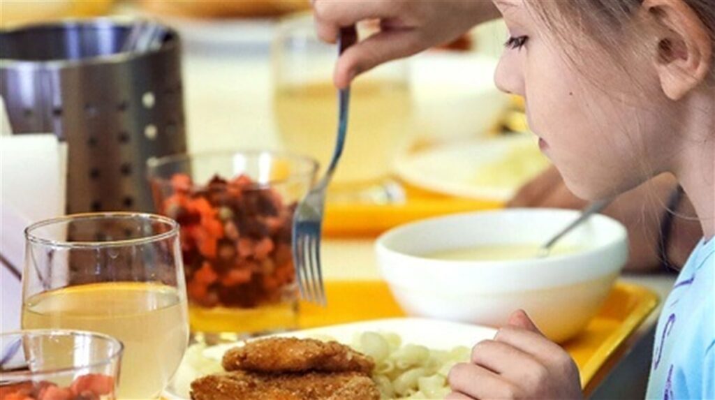 Гаряче харчування для учнів: у школах Дрогобича та Стебника школярі вже із гарячими обідами, у селищних – будуть із понеділка
