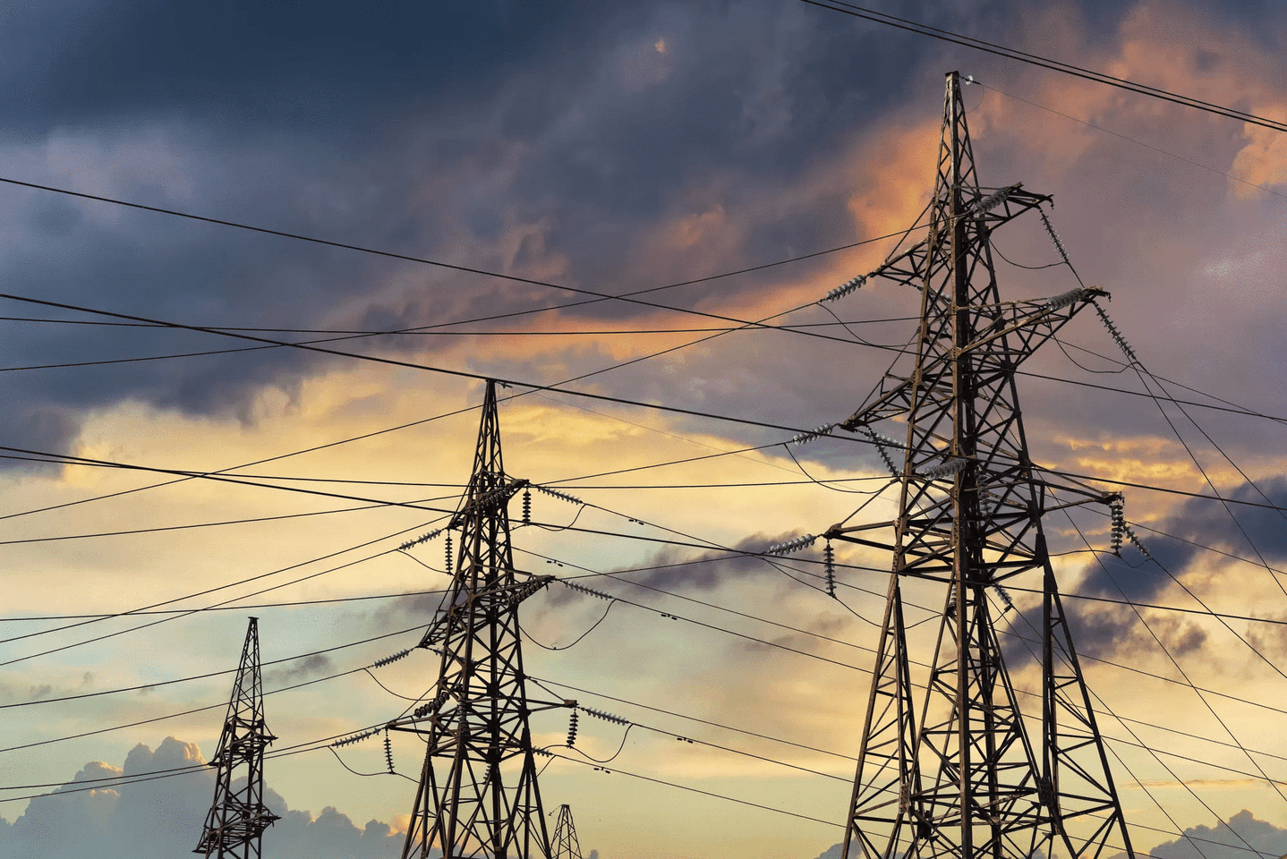 Аварійних відключень електроенергії у Львівській області наразі немає, однак громади закликають економити енергоресурси