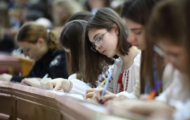 День української писемності та мови: 27 жовтня українців закликають долучитися до традиційного радіодиктанту єдності